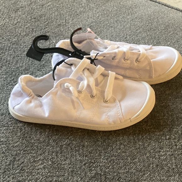 3 pairs wonder nation canvas style shoes - Picture 3 of 11